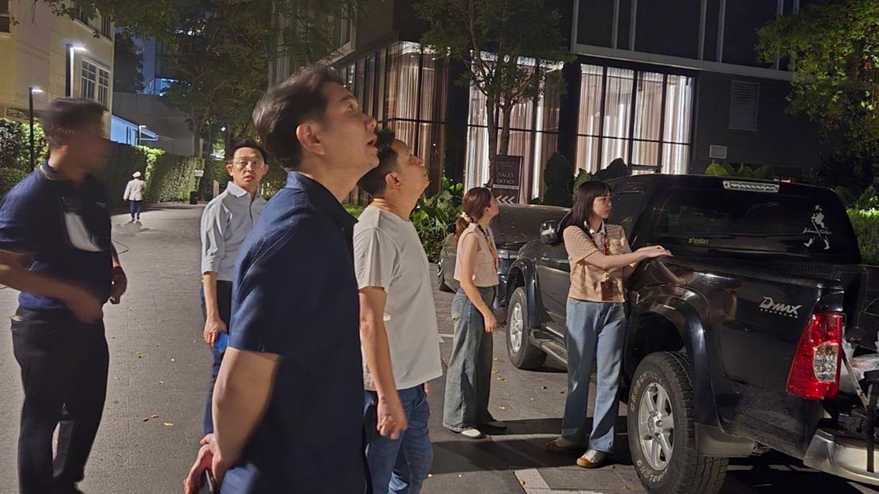 ผู้บริหาร "ออริจิ้น" ลงพื้นที่โครงการพาร์คออริจิ้นทองหล่อ ตั้งศูนย์ช่วยเหลือลูกบ้าน