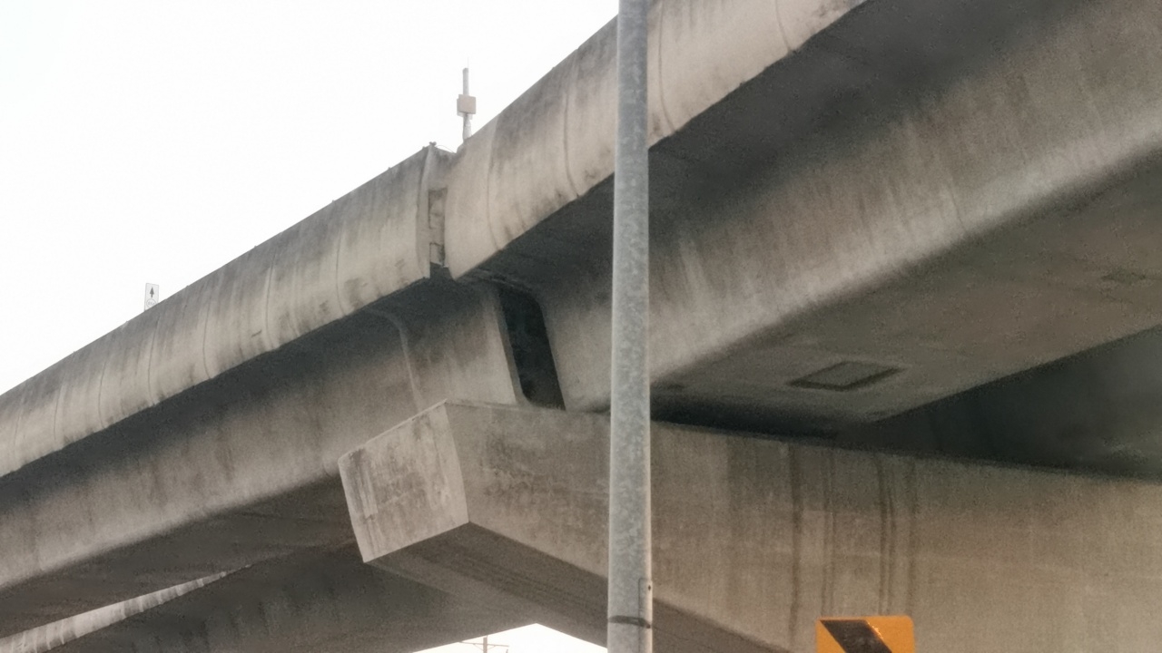 รฟม. ยืนยันความปลอดภัย แจงภาพราง "รถไฟฟ้าสายสีม่วง" ไม่ใช่รอยอ้าจากแผ่นดินไหว