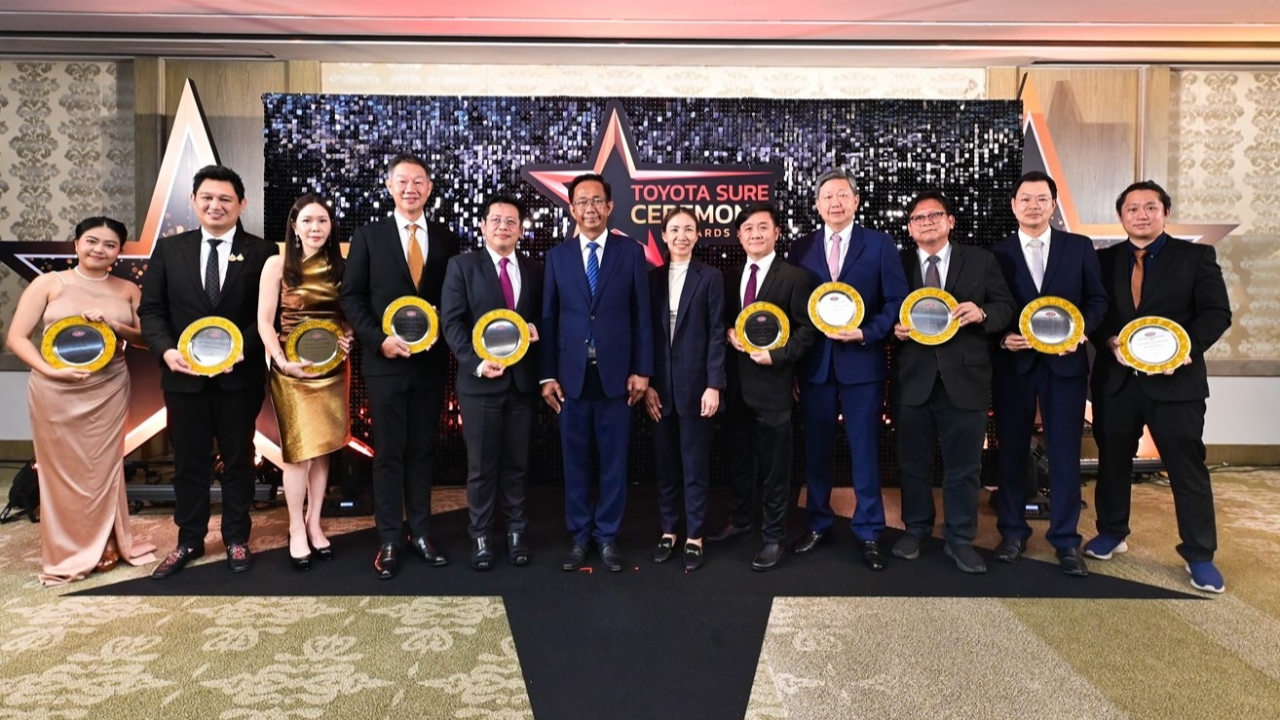 เกาะสนามยานยนต์ : Toyota มอบรางวัลแห่งความสำเร็จแด่ผู้จำหน่ายโตโยต้า ชัวร์