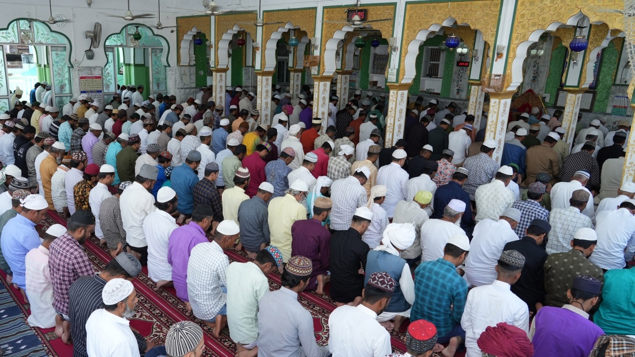 จุฬาราชมนตรีประกาศ มีผู้เห็นดวงจันทร์ วันอีฎิ้ลฟิตริ ตรงกับ 31 มี.ค. 68