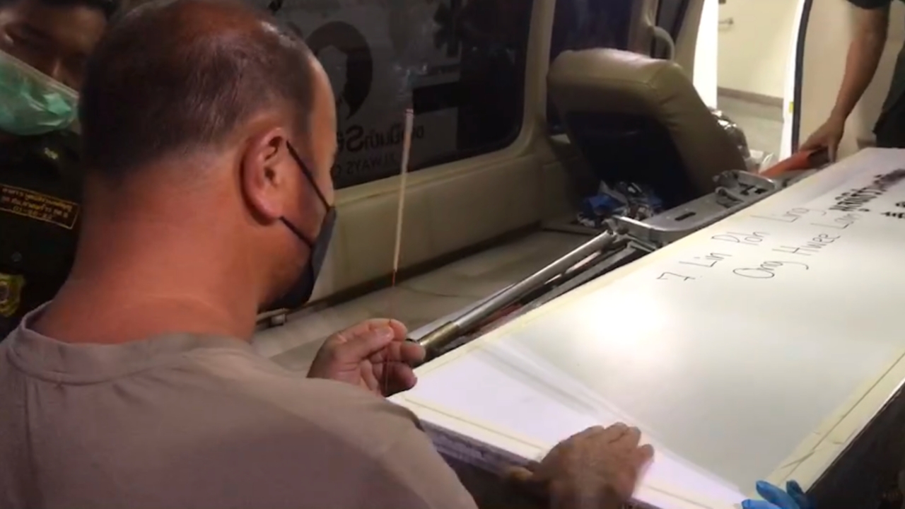 ญาติรับร่าง 3 ศพ "แม่ลูก" เสียชีวิตจากตึก สตง.ถล่ม กลับบ้านเกิดแล้ว