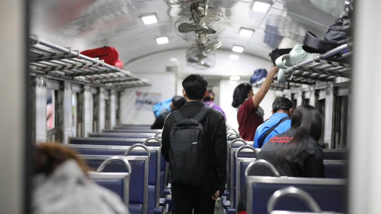 การรถไฟฯ เพิ่มขบวนรถเสริมพิเศษ 26 เที่ยว รองรับประชาชนเดินทางช่วงสงกรานต์ 2568