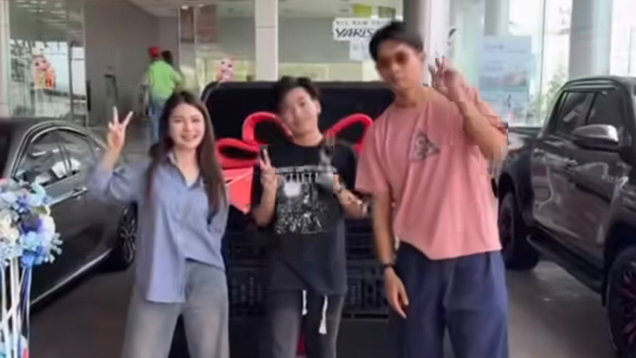 "พรรษา เหมวิบูลย์" ดาวดังทีมชาติไทย ซื้อรถใหม่ สวยงามสมนักฟุตบอลทีมชาติไทย