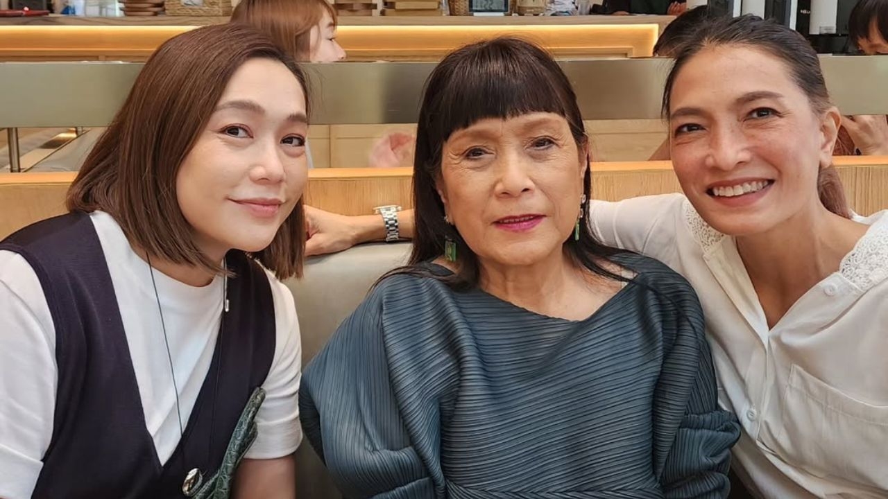 ภาพอบอุ่น แม่เม้า-แหม่ม-โมเม 3 แม่ลูกครอบครัวนักร้อง รวมตัวในวันเกิดคุณแม่