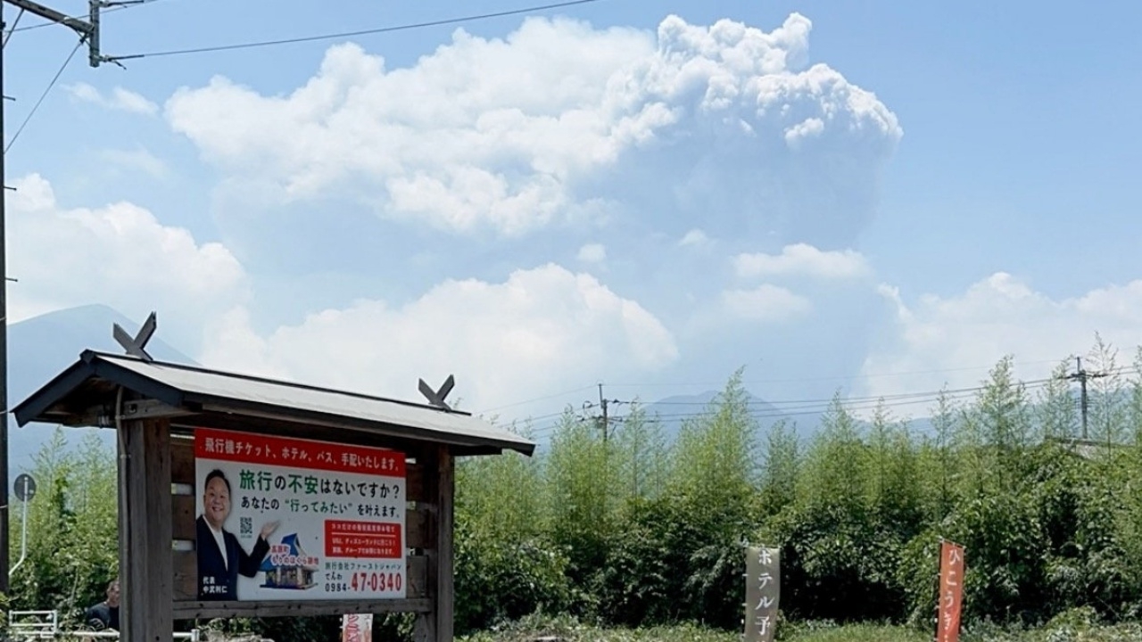 ญี่ปุ่นภูเขาไฟปะทุ ท่ามกลางความหวาดกลัวจะเกิดแผ่นดินไหวใหญ่