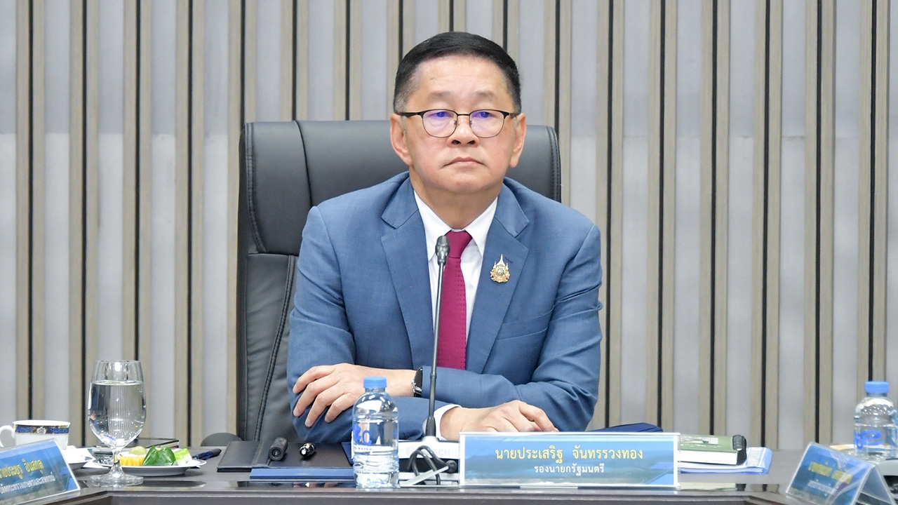 รองนายกฯ ประเสริฐ เยือน SWOC ตรวจแถวหน่วยงานจัดการน้ำ รับมือฝนตกหนัก