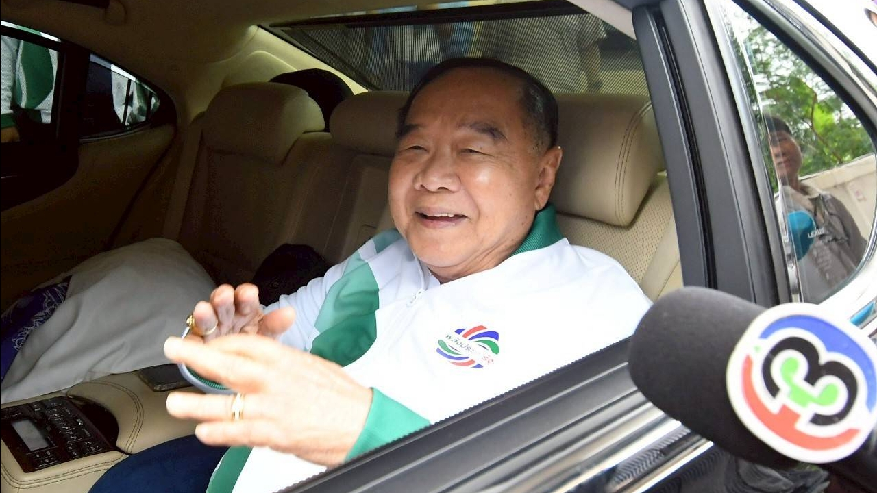 “ลุงป้อม” ลั่น พปชร. มีสิทธิเสนอชิงนายกฯ เผยยังไม่ได้คุย “อนุทิน” กระแสข่าวขออาสา