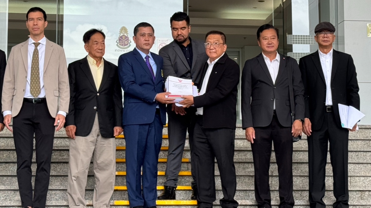 “ชาญชัย” พร้อมคณะ หอบหลักฐานส่ง ป.ป.ช. เพิ่ม 11 รายการ จี้ส่งศาลรธน.ฟันรัฐบาลโยกงบ