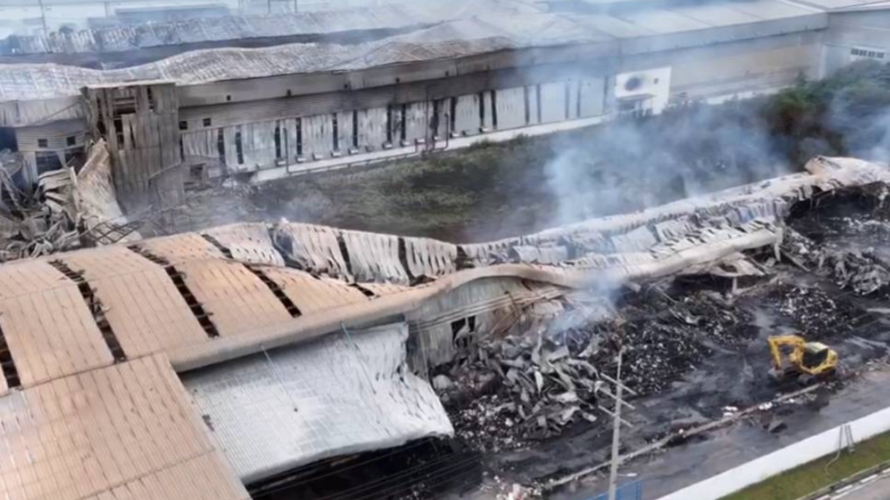 เจ้าหน้าที่ยุติการค้นหา หลังพบร่างผู้สูญหาย "ไฟไหม้โรงงานกระดาษ" ครบ 10 ศพแล้ว