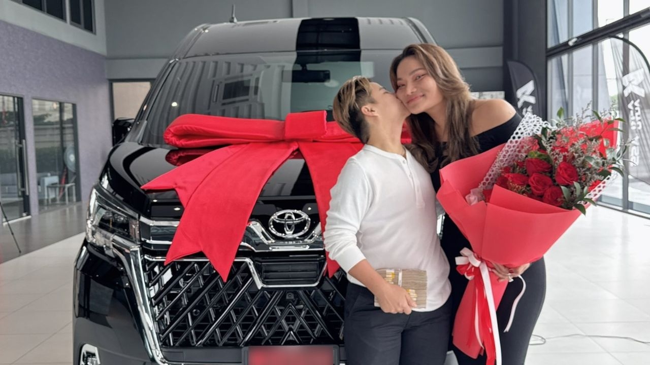 ใหม่ พัชรี โพสต์ขอบคุณที่รัก ซื้อรถตู้ป้ายแดงเป็นของขวัญต้อนรับกลับไทย