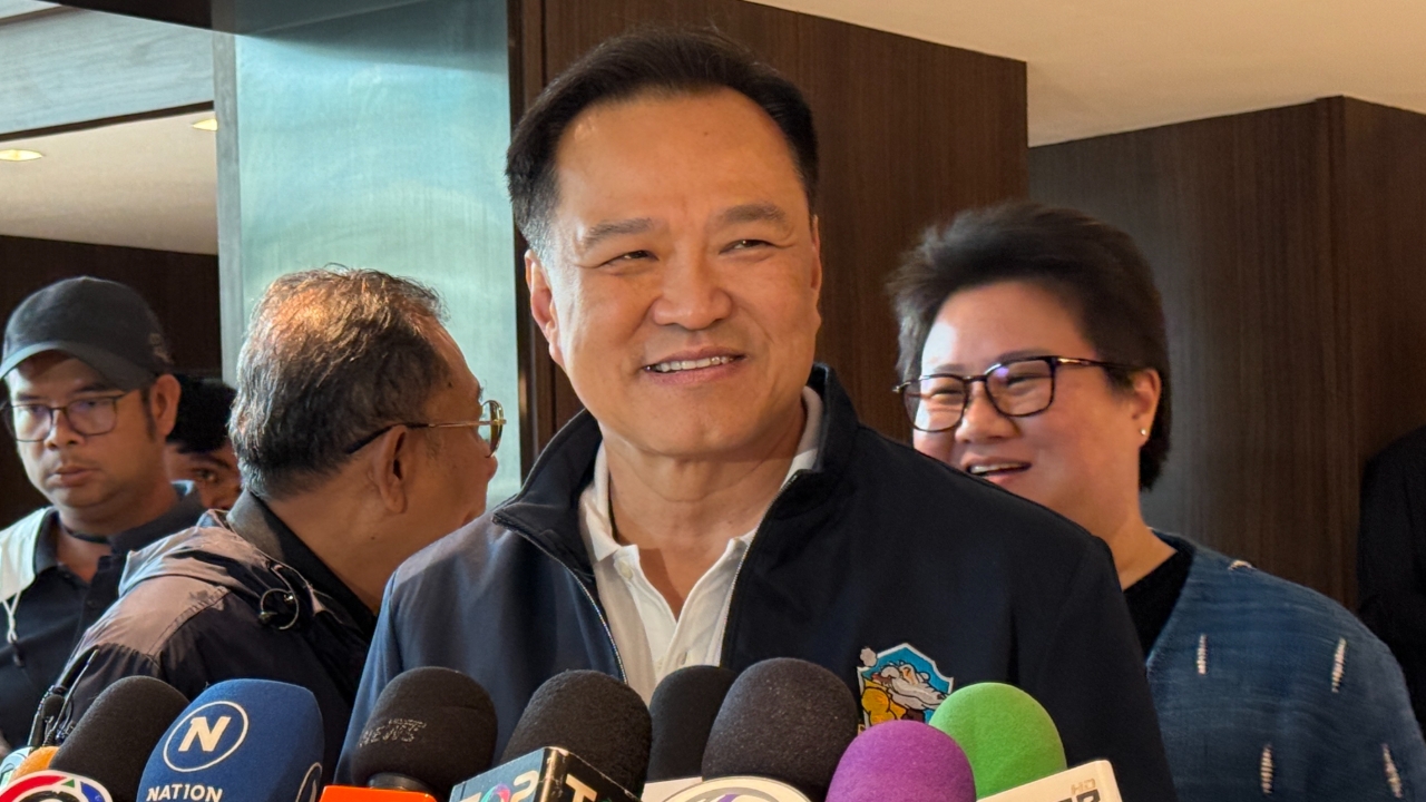 “อนุทิน” ปัดข่าวลือถูกเสนอชื่อเป็นนายกฯ ชั่วคราว ยัน ยังไม่ได้คุยกับใคร