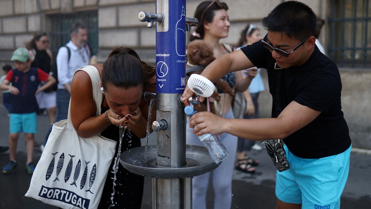 คลื่นความร้อนถล่มยุโรป คร่าอีก 6 ศพ ป่วยอีกหลายร้อย สเปนเร่งดับไฟป่า