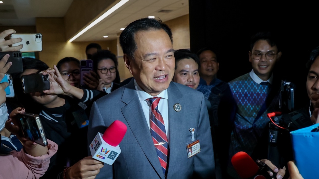 “อนุทิน” ปิดห้องคุย “เท้ง” ก่อนประชุมพรรคฝ่ายค้าน ยันข่าวลือนั่งนายกฯ ไม่จริง