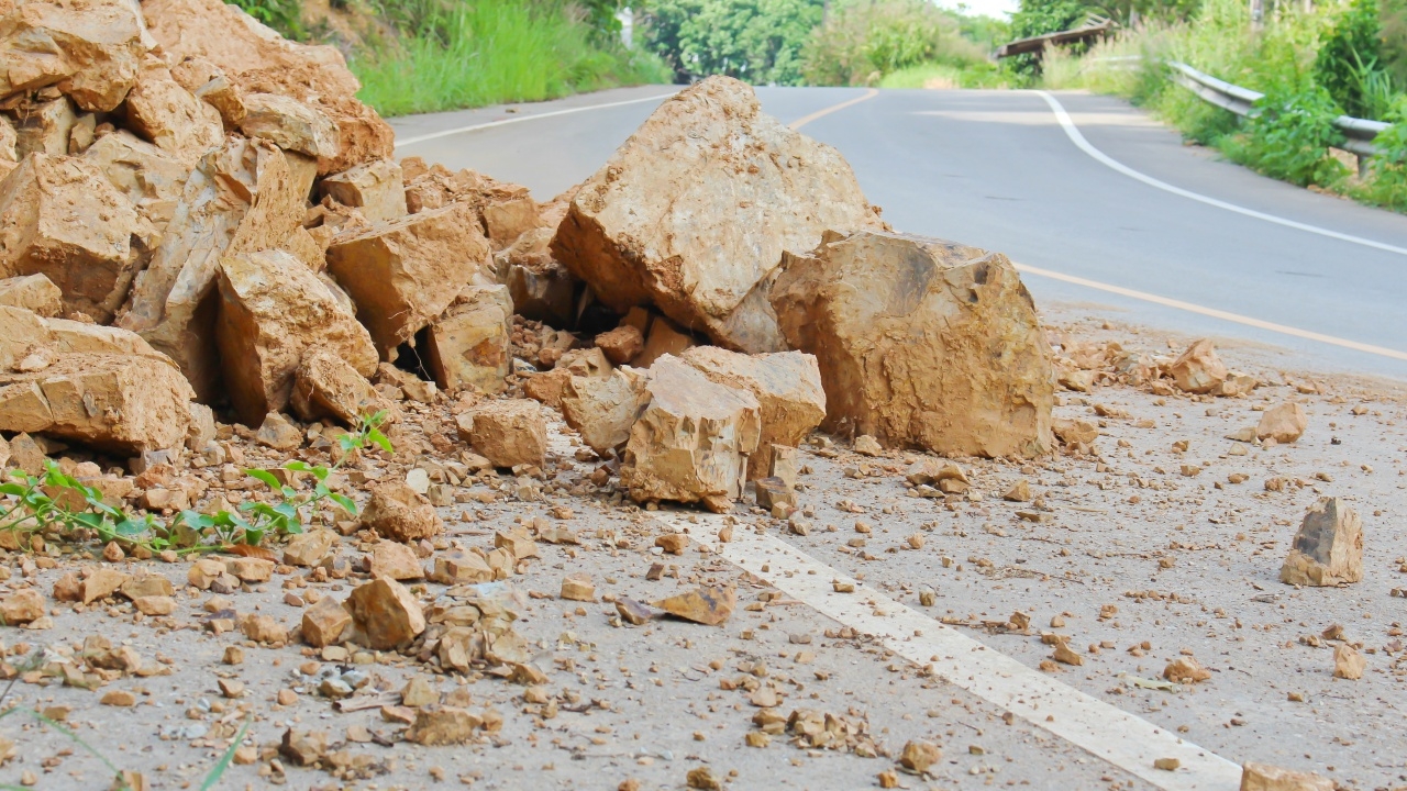 "กรมทรัพยากรธรณี" เตือนช่วง 3-5 ก.ค.นี้ 7 จังหวัด เฝ้าระวัง "แผ่นดินถล่ม"