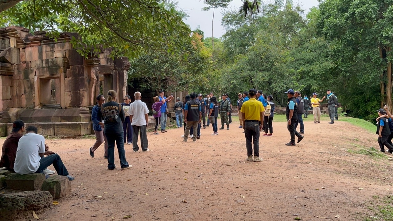 คึกคัก คนไทยแห่เที่ยว "ปราสาทตาเมือนธม" ทหารดูแลเข้ม 