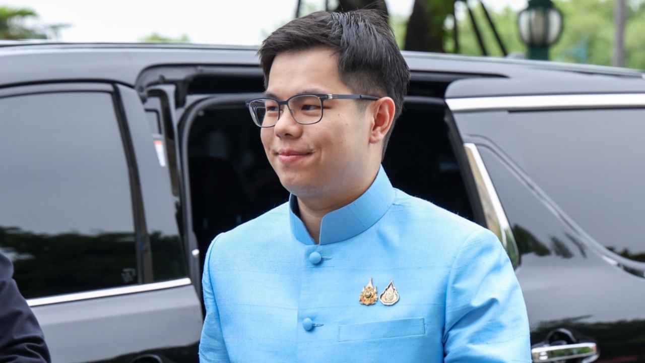 ประวัติ “ฉันทวิชญ์ ตัณฑสิทธิ์” อดีตหนุ่มแบงก์ชาติ นั่ง รมช.พาณิชย์ จากโควตาคนนอก