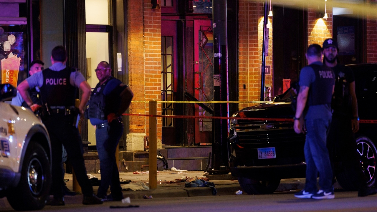 สลด เกิดเหตุกราดยิงที่ชิคาโก ดับแล้ว 4 ศพเจ็บนับสิบ ยังจับคนร้ายไม่ได้