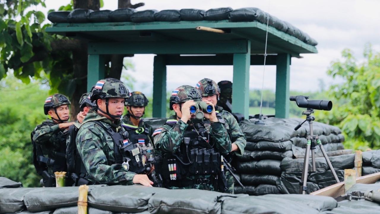 รบดุเดือดติดชายแดนตาก กะเหรี่ยงบุกยึดโรงพัก กองทัพเมียนมา ทิ้งบอมบ์ถล่มชาวบ้านเจ็บ 5