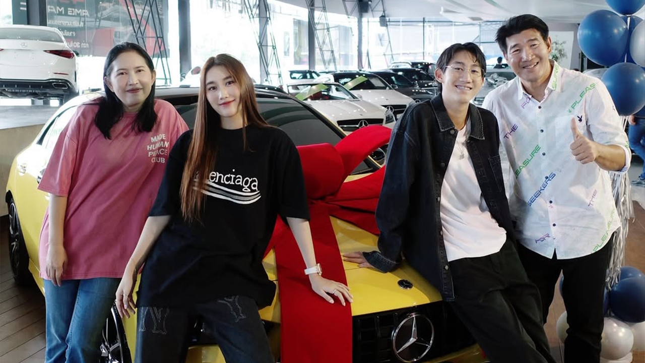 เบสท์ คำสิงห์ ซื้อรถหรูเป็นของขวัญวันเกิดให้น้องชาย สุดอบอุ่นพ่อแม่อยู่พร้อมหน้า