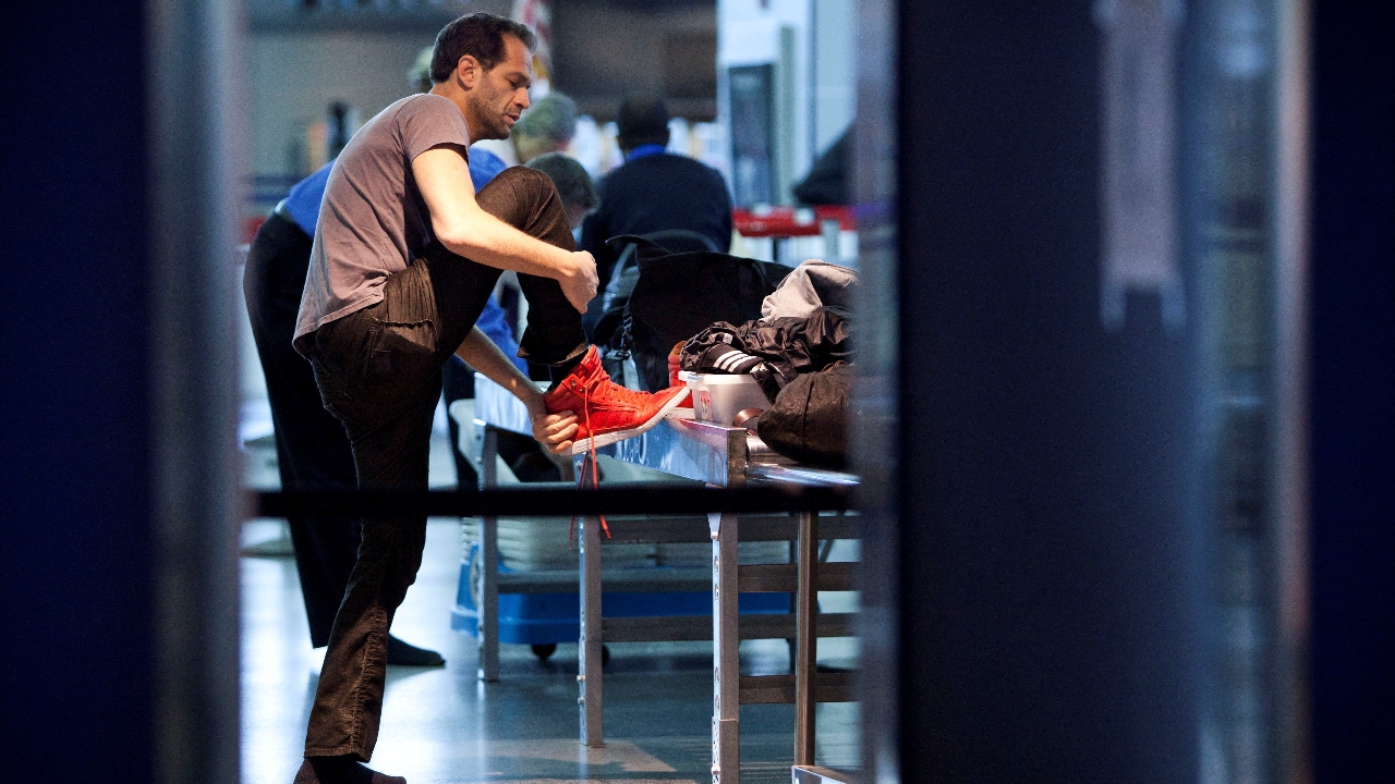 สหรัฐฯ ยกเลิกกฎถอดรองเท้าตรวจความปลอดภัยสนามบิน หลังใช้มานานเกือบ 20 ปี