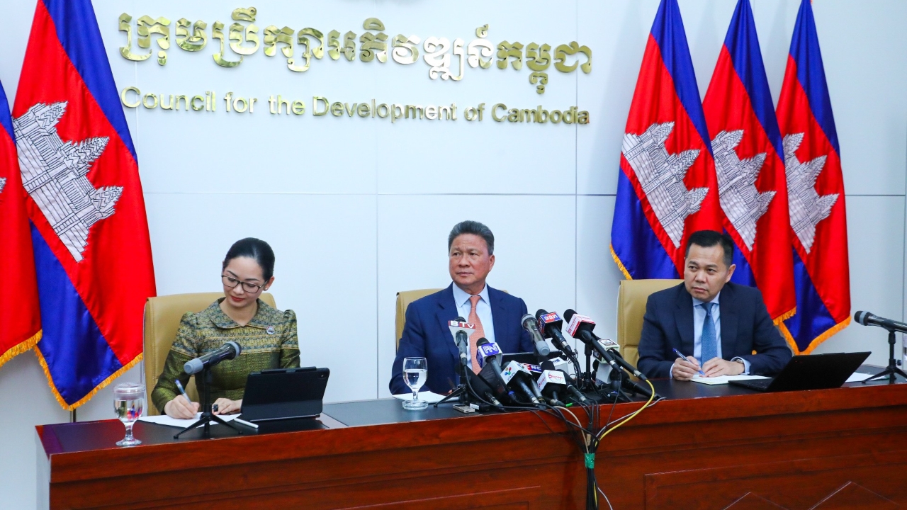 เขมรสู้ไม่ถอย ส่งอีเมลถึงผู้แทนการค้าสหรัฐฯ ขอต่อรองลดภาษีให้ทันก่อนเส้นตาย วอนประชาชนเชื่อมั่น