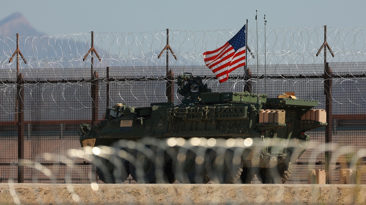 มือปืนควงไรเฟิลยิง จนท.ชายแดนเท็กซัสเจ็บ 3 ราย ก่อนโดนวิสามัญฯ