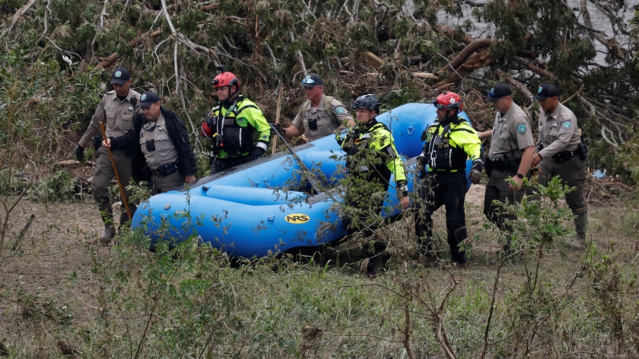 เท็กซัสอ่วม ฝนจ่อถล่มเพิ่มหลังน้ำท่วมฉับพลันคร่า 89 ศพ เด็กยังสูญหาย