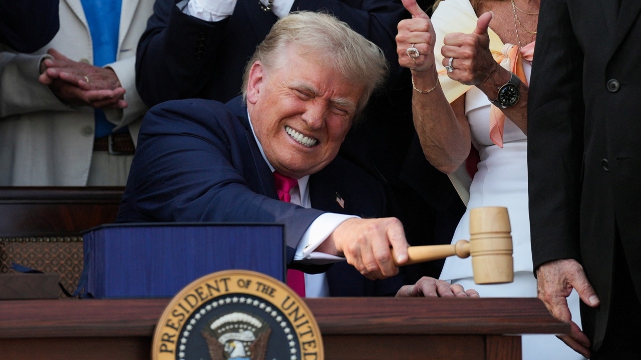 ทรัมป์โชว์จดหมายแจ้งตั้งกำแพงภาษี “ไทย” 36% กัมพูชาโดนเท่ากัน