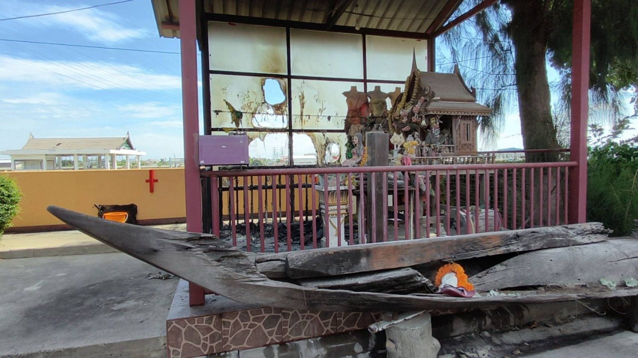 สาวสติไม่ดี จุดไฟเผาศาลเจ้าแม่ตะเคียน เคยให้โชคลาภชาวบ้าน