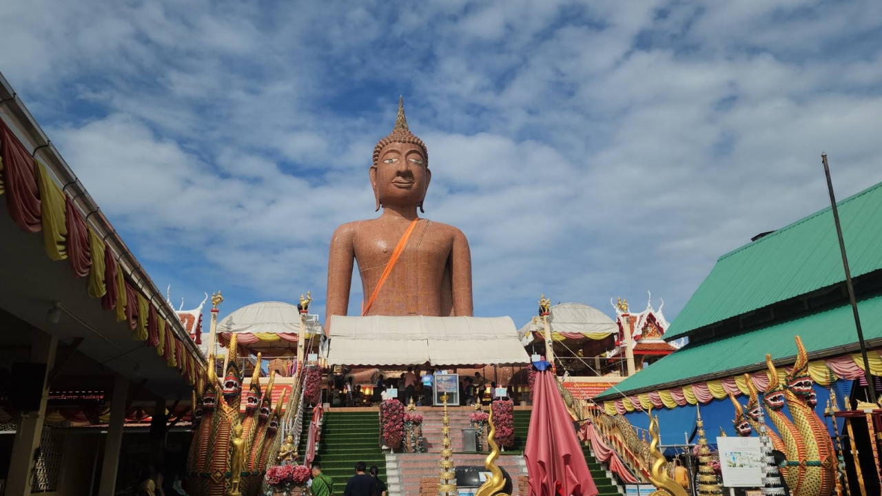 หญิงวัย 50 แก้บน "หลวงพ่อสมหวัง" หลังลูกสอบติดทหาร ยิ้มได้เลขเด็ดไปลุ้นที่บ้าน