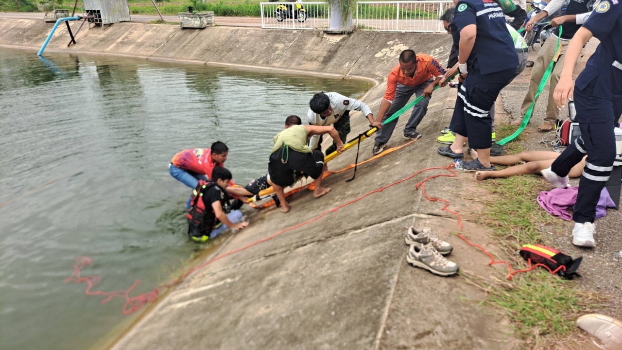 หลานพลัดตกบ่อบำบัดน้ำเสีย ยายโดดช่วยสุดท้ายจมน้ำคู่ ล่าสุดยังไม่พ้นขีดอันตราย