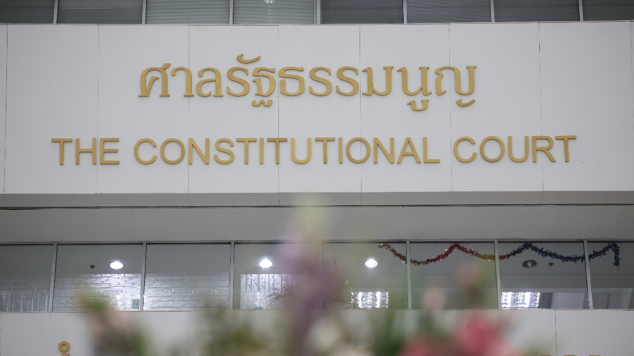 ศาลรธน. ชี้ หญิงหย่าสามีกลับไปใช้นามสกุลเดิมไม่ขัดรัฐธรรมนูญ