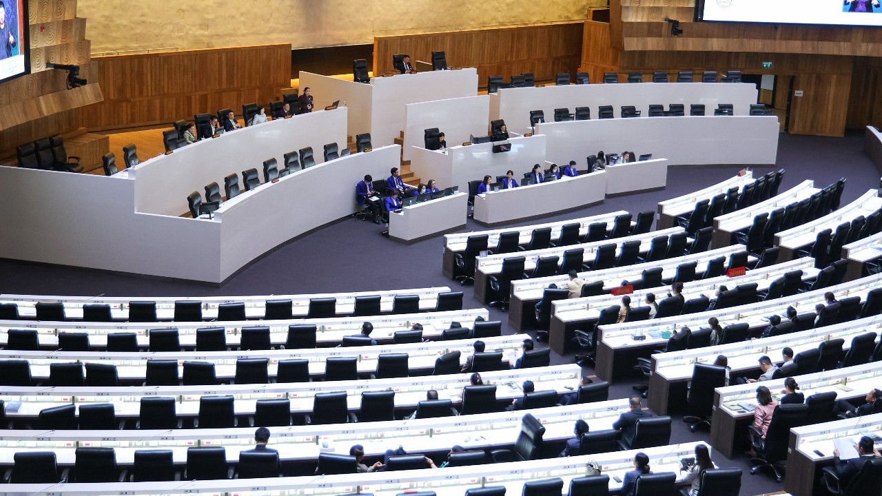 ศาล รธน. สั่ง สนง.ศึกษาข้อมูลเพิ่ม นัดใหม่ 22 ก.ค. ตีความอำนาจสภาแก้ รธน.