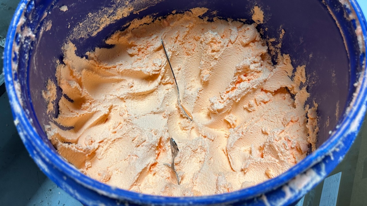 ทลายโรงงานผลิตเครื่องสำอางเถื่อนคนจีน จับต่างด้าว-ติดป้ายเมดอินไทยแลนด์