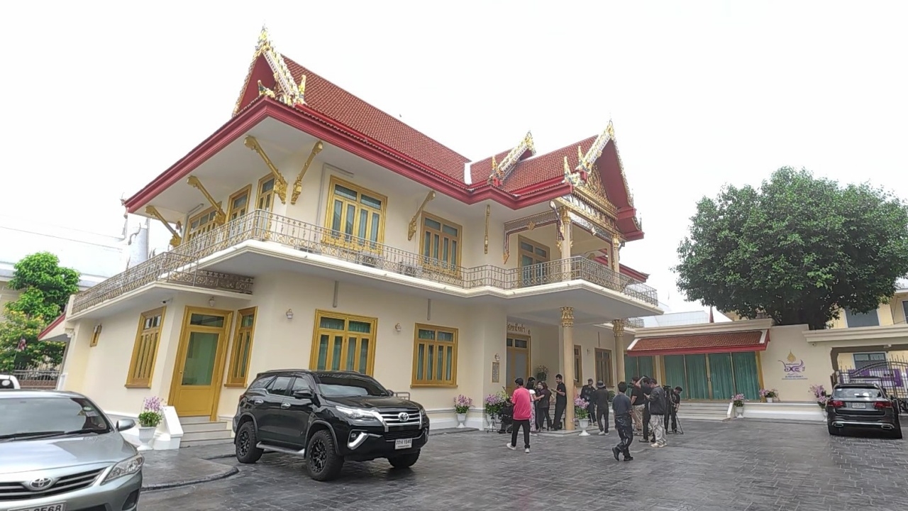 "บิ๊กเต่า" เข้าพบเจ้าอาวาสวัดโสธรฯ รายงานพฤติกรรม "อดีตพระผู้ช่วย" ปมสีกากอล์ฟ