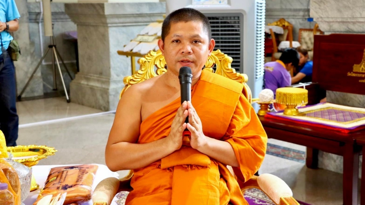 เปิดประวัติ "พระครูสิริวิริยธาดา" อดีตผู้ช่วยเจ้าอาวาสวัดโสธรฯ สึกปมคลิปสีกากอล์ฟ