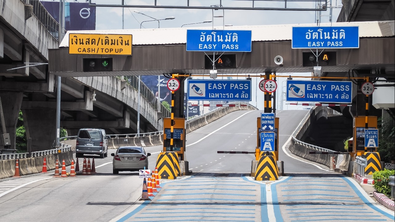 รัฐบาลเปิดให้ขึ้นทางด่วนฟรี 3 สายทาง วันหยุดอาสาฬหบูชา-เข้าพรรษา