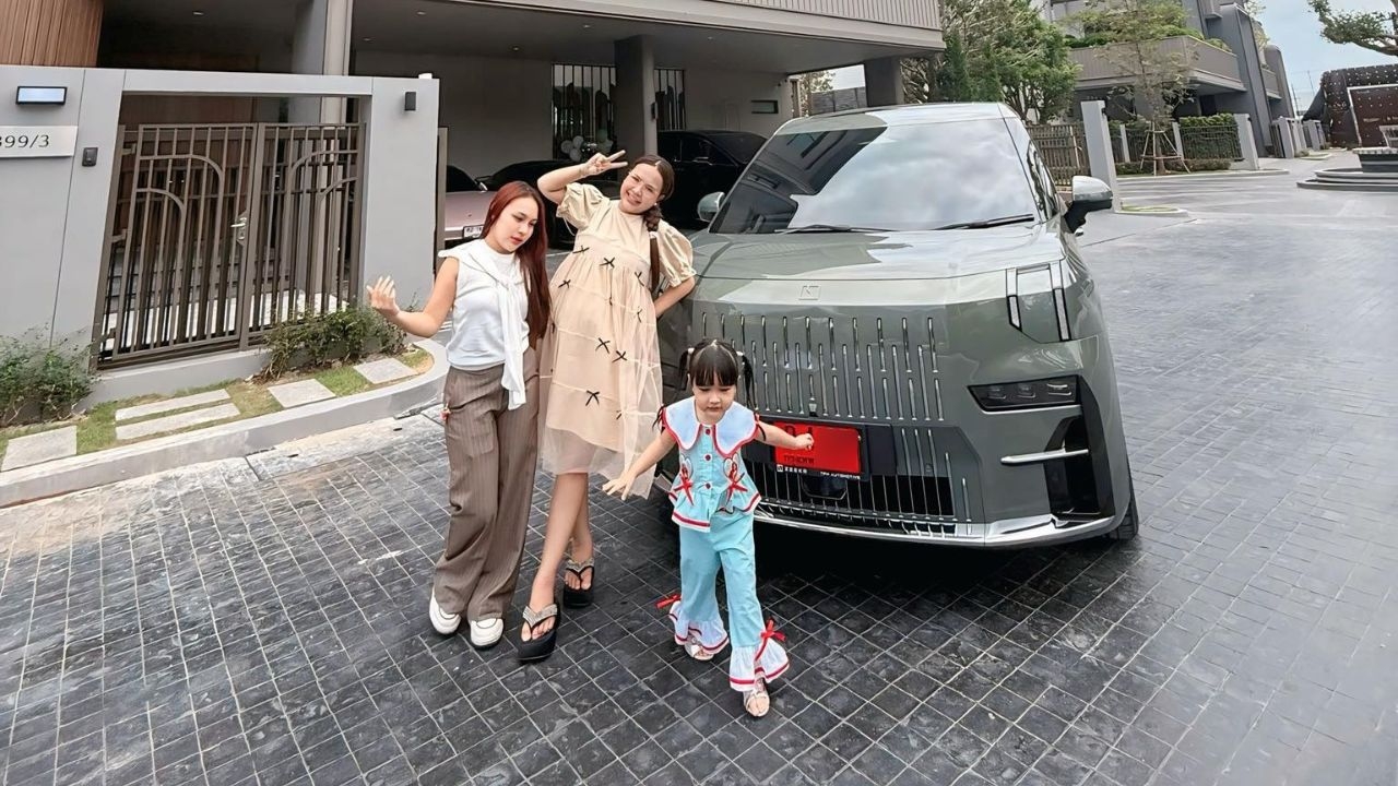 เจนนี่ ได้หมดถ้าสดชื่น ถอยรถหรูคันใหม่ แฟนๆ คอหวยแห่ส่องเลขทะเบียน