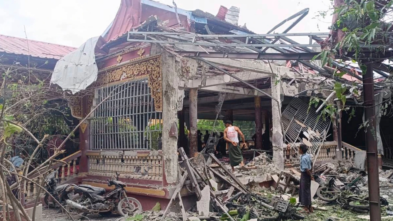 เครื่องบินรบพม่าโจมตีวัด ดับอย่างน้อย 23 ศพ รวมเด็ก 4 คน