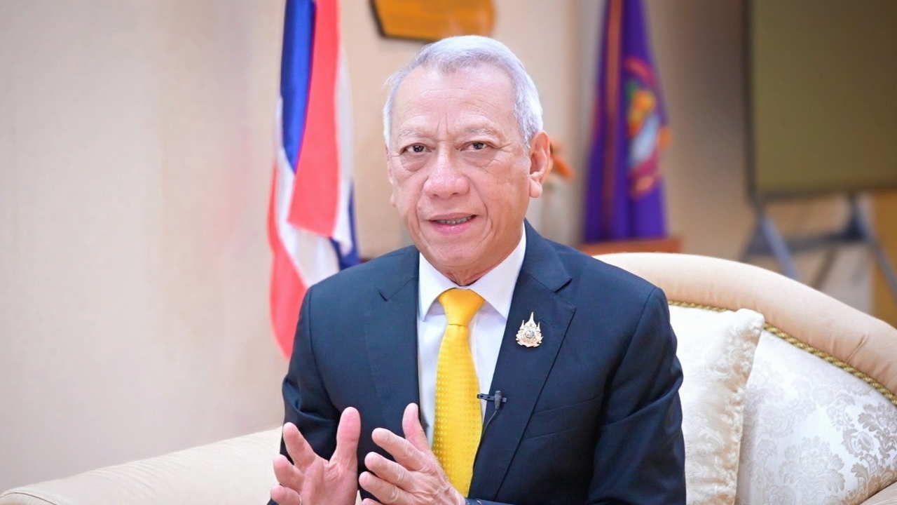 “พิพัฒน์” โต้ข่าวภูมิใจไทยต่อรองปรับ ครม. ทั้งคณะ รอ “อนุทิน” กลับมาตอบ
