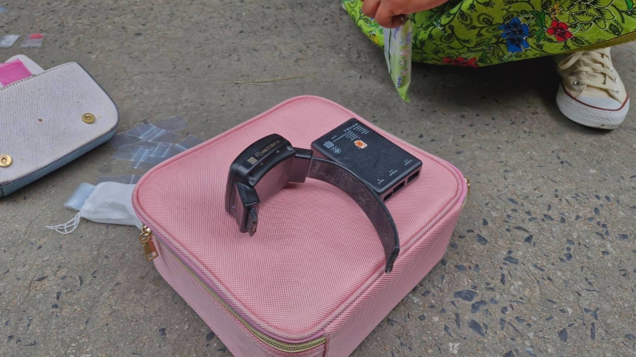 รวบสาวตัดสายกำไล EM เดินค้ายานรก ผงะ เจอเด็ก 13 ร่วมขบวนการด้วย