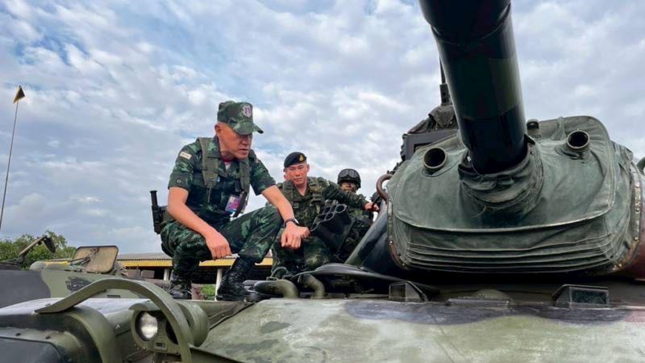 เตรียมพร้อมรบ แม่ทัพภาค 1 ตรวจสอบสภาพ "รถถัง" กำลังพล - ยุทโธปกรณ์ พล.ม.2 รอ.
