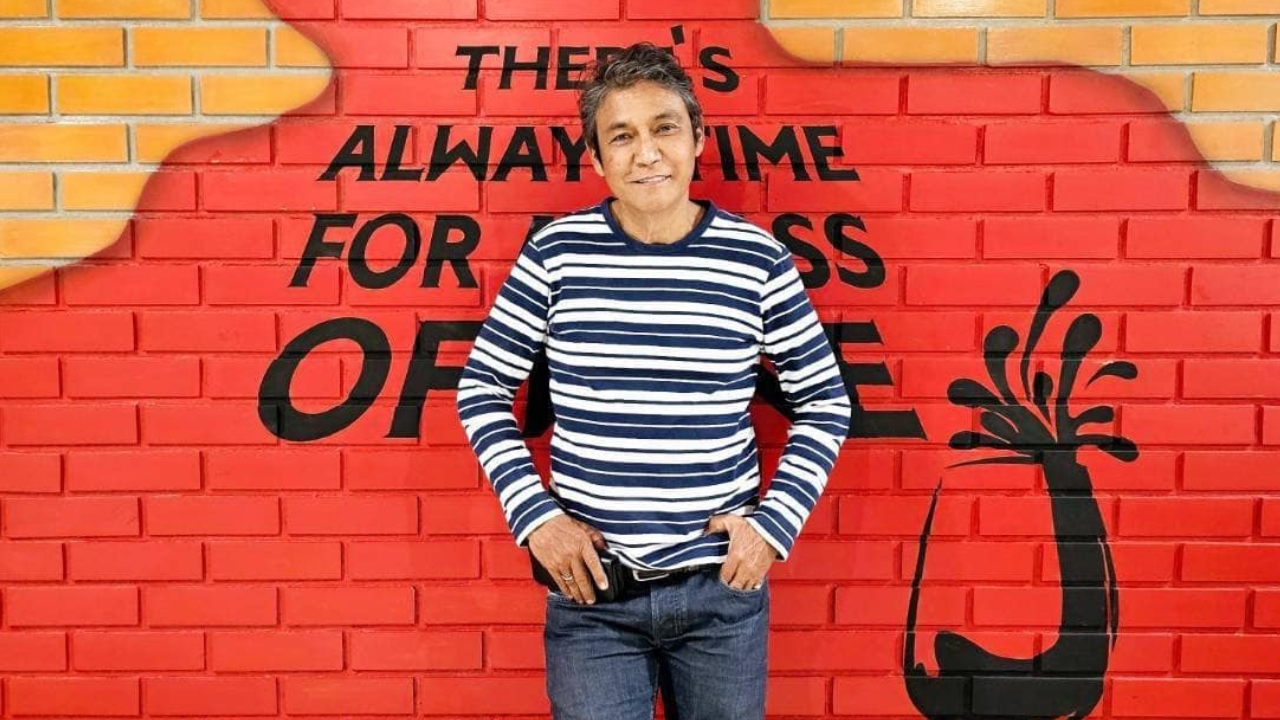 เปิดประวัติ ไพโรจน์ สังวริบุตร อดีตพระเอกในตำนานยุค 80 เจ้าของบท ตั้ม ในหนังวัยอลวน