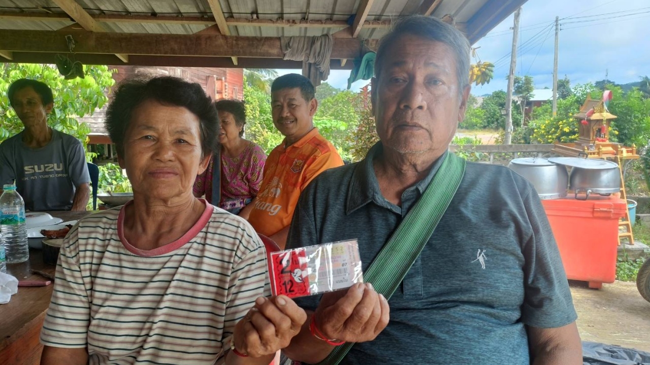 คนขายตื้อให้ "ลุงชาวสวน" ช่วยซื้อลอตเตอรี่ ดวงสุดเฮง ถูกหวยรางวัลที่ 1