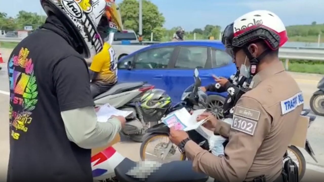 แจกใบสั่งเกือบ 400 ใบ ยึดรถกว่า 10 คัน "ทริปเฮีย" ขี่เที่ยวชลบุรี 