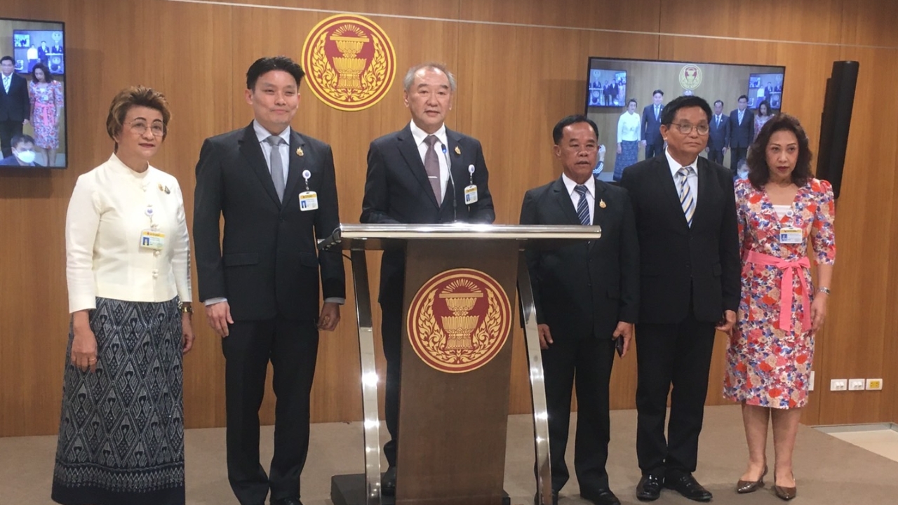 กมธ.สาธารณสุข วุฒิสภา แถลงฉะ “สมศักดิ์” วีโต้มติแพทยสภา อัดฝ่ายการเมืองแทรกแซง