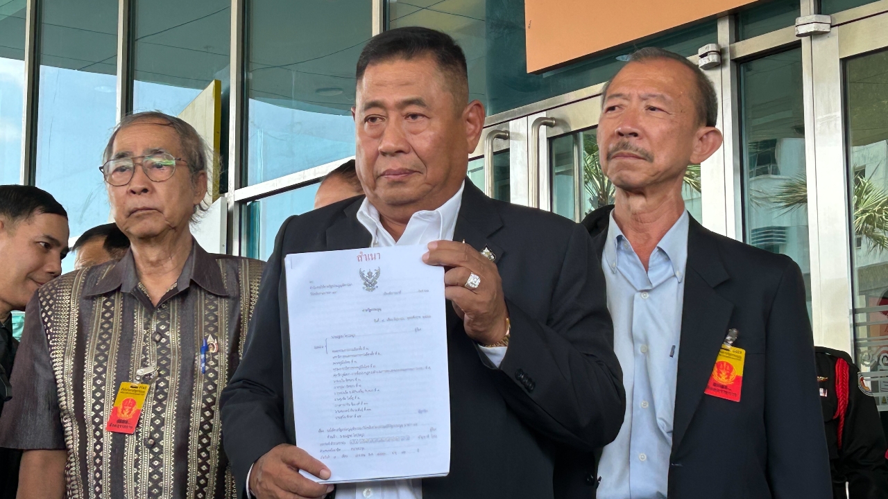 “ณฐพร” ยื่นศาล รธน. ฟัน กกต.-ภูมิใจไทย-สมาชิกวุฒิสภา ล้มล้างการปกครองฯ