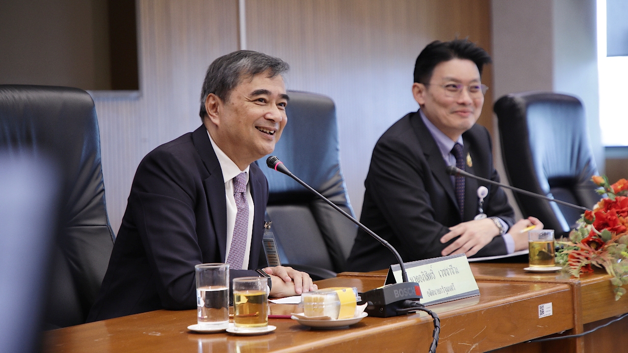 “อภิสิทธิ์” หงุดหงิดคนในรัฐบาลบิดเบือน ไม่มีกาสิโน ต่างชาติไม่สนใจลงทุน