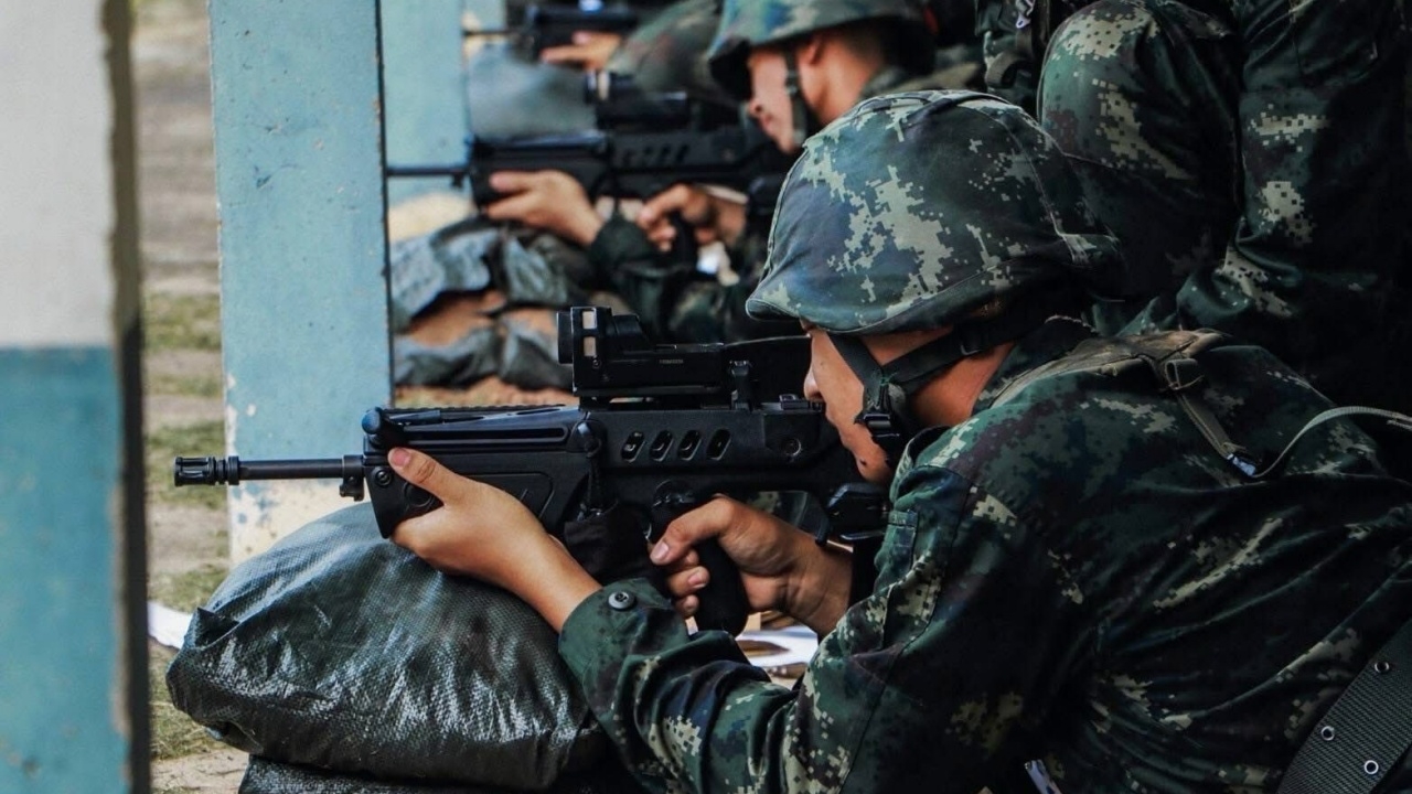 ยิงปืนด้วยลูกกระสุนจริง ครั้งแรกของทหารใหม่ เน้นให้เกิดความชำนาญ