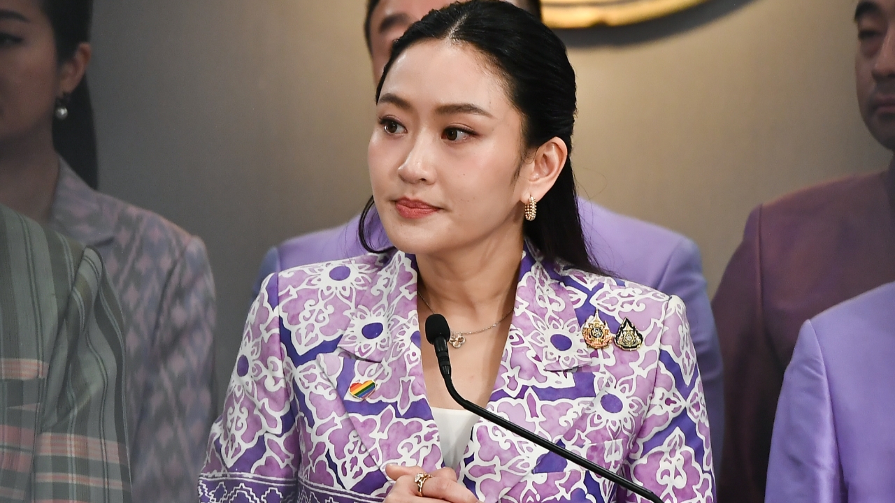 “อิ๊งค์” รับสนิท “ฮุน เซน” แต่มาขอบ้านกันไม่ได้ ปรี่ถามนักข่าว เห็นหน้าดูเหวี่ยง